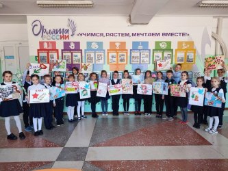 Ученики гимназии № 7 пригласили жителей микрорайона на концерт в честь Дня Победы